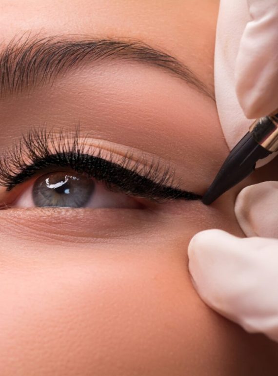 Permanent,Eye,Makeup,Close,Up,Shot.,Cosmetologist,Applying,Tattooing,Of